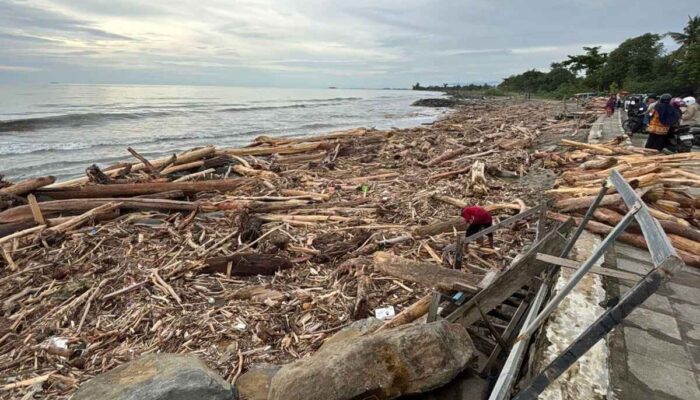WALHI Sumbar Soroti Pernyataan Gubernur: Jangan Berebut Cuci Tangan Soal Banjir dan Longsor