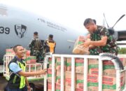 Respons Cepat: Pesawat Angkut TNI AU Bawa Bantuan untuk Korban Banjir dan Longsor Tiba di Padang