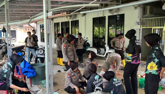 Kapolresta Padang Tinjau Dapur Umum dan Posko Tanggap Darurat di Sungai Lareh Lubuk Minturun
