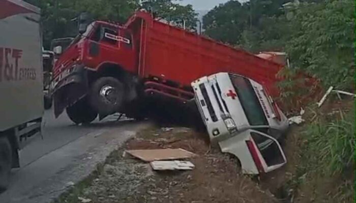 Kecelakaan Beruntun di Sitinjau Lauik Libatkan Ambulans, Jalur Padang–Solok Terganggu