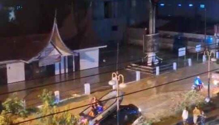 Warga Pasar Baru dan Mahasiswa Mulai Mengungsi