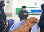 Mantan Pejabat Pemkab Tanah Datar Wafat, Bupati Eka Putra Hantar Pelepasan Jenazah