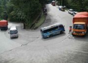 Macet Parah di Jalur Sitinjau Lauik