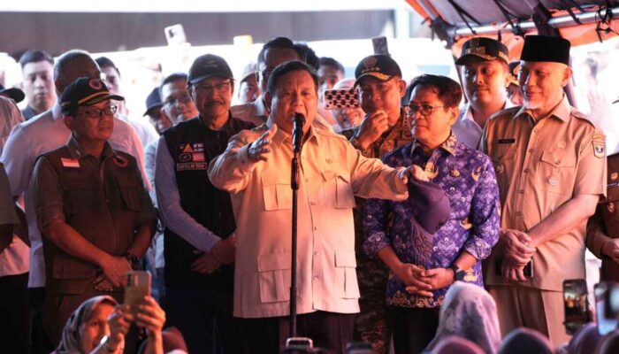 Presiden Prabowo: “Pemerintah Harus Hadir Secepat Mungkin” Saat Tinjau Lokasi Bencana di Sumbar