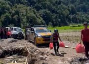 Kasat Samapta Polresta Bukittinggi Pastikan Bantuan Makanan Sampai ke Lokasi Bencana Meski Terkendala 