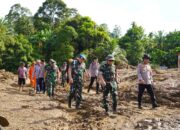 Sinergitas TNI–Polri, Korem 032/Wbr Hadir di Tengah Kesulitan Masyarakat Bantu Penanganan Bencana Palembayan