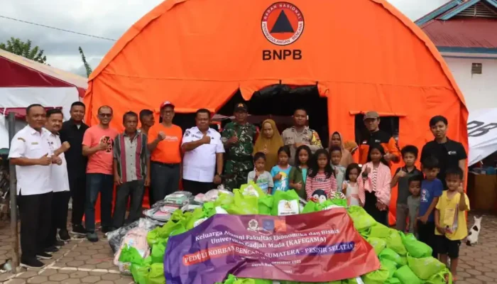 KAFEGAMA Salurkan Donasi Rp200 Juta untuk Korban Bencana di Sumatera Barat