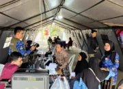 Disdukcapil Padang Layani Pencetakan Dokumen Kependudukan bagi Pengungsi Huntara Lubuk Buaya