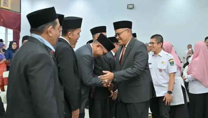 Sekdaprov Sumbar Lantik 119 Pejabat Administrator dan Pengawas, Tekankan Birokrasi Bersih 