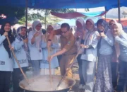 Dharmasraya Kirim 2 Ton Rendang untuk Korban Bencana 13 IMG 1887