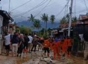 Kemenhut Kerahkan Manggala Agni untuk Percepat Pembersihan Sedimen Banjir di Padang