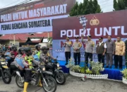 Percepat Pemulihan Pasca Bencana Sumbar, Wakapolri Lepas 50 Ton Bantuan Logistik di Padang Pariaman 10 IMG 8933