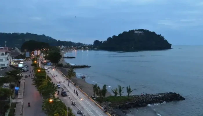 Pantauan Wisata saat Nataru, Pantai Padang dan Gunung Padang Jadi Pilihan Utama