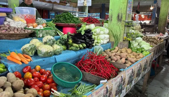 Pasca Banjir Bandang, Harga Sayuran di Pasar Kota Padang Melonjak