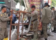 Tindak Lanjuti Laporan Warga, Satpol PP Padang Tertibkan PKL dan Gepeng di Jalur Utama