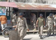 Satpol PP Padang Bongkar Lima Bangunan Liar di Simpang Alai Kecamatan Pauh