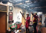 Kebakaran Hanguskan Tiga Rumah dan Satu Rumah Makan di Jati Padang