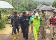 Banjir Bandang Terjang Pasar Lalang Kuranji, Tim SAR Padang Evakuasi Warga 15 605965332 10227822390819824 9199529938037161710 n