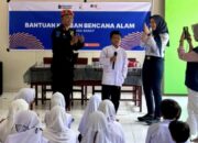 Komitmen Berkelanjutan, KAI Divre II Sumbar Bersama KAI Properti Sapa Sekolah Terdampak Bencana Banjir di Batang Anai