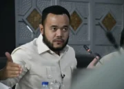 Pemko Padang Akan Relokasi Warga di Daerah Aliran Sungai, Fadly Amran : Dipindahkan ke Huntara 15 Wali Kota Padang Fadly Amran ingin warganya yang berada di Daerah Aliran Sungai (DAS) direlokasi. Sebab, dua kali banjir yang terjadi di Padang, warga sepanjang DAS selalu ikut terdampak.