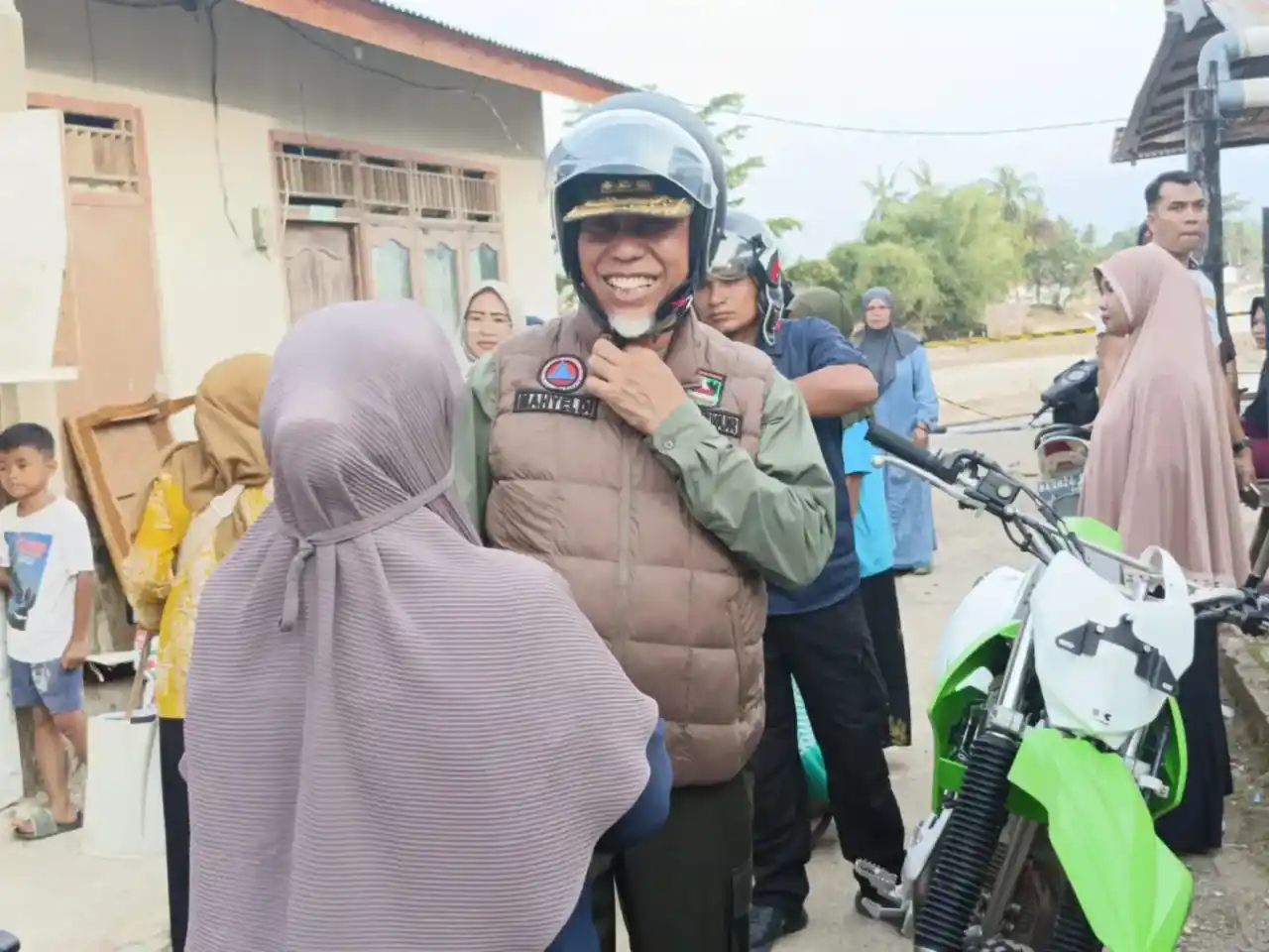 Gubernur Sumatera Barat (Sumbar), Mahyeldi Ansharullah meminta Balai Wilayah Sungai (BWS) Sumatera V segera menurunkan alat berat untuk melakukan normalisasi sungai yang mengalami pendangkalan akibat bencana hidrometeorologi yang melanda sejumlah daerah.