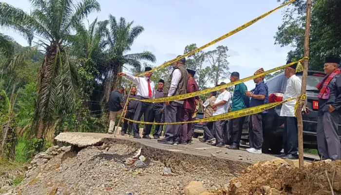 Tiga Titik Rusak Parah, Gubernur Sumbar Tinjau Ruas Jalan Terdampak Bencana di Talamau Pasbar