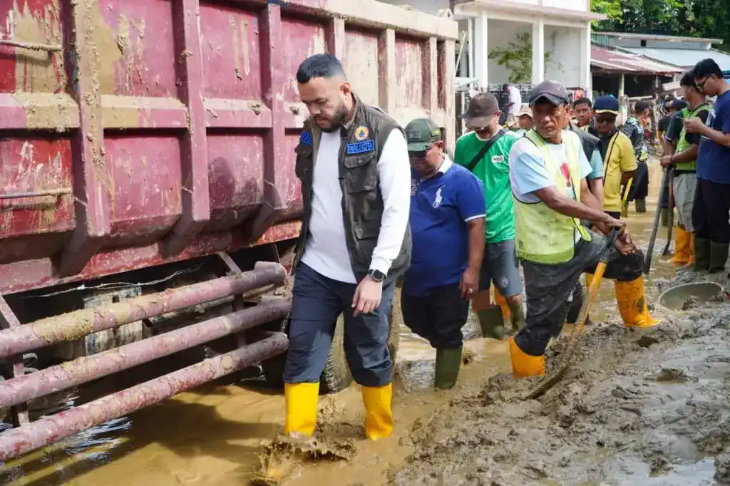 Pemulihan Pascabanjir Fadly Amran Kerahkan Ratusan ASN 1024x682 1