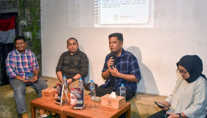 Iggoy el Fitra Kampanyekan Gerakan Pewarta Foto Menulis melalui Buku