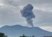 Gunung Marapi Erupsi 35 Detik, Warga Diminta Waspada Lahar Dingin 12 Gunung Marapi.jpeg 1