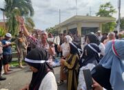 Buntut Penggusuran, Pedagang Pasar Raya Demo Rumah Wali Kota Padang 12 IMG 20260209 WA0002