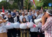 Momen Hari Ulang Tahun Wali Kota Padang, Pedagang Pasar Raya Padang Berikan Hadiah Replika Jenazah 15 IMG 20260209 WA0003