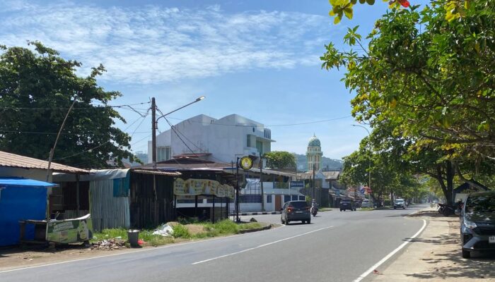 Mencoreng Pariwisata Padang, Mobil Pengunjung Pantai Padang di Lempari Juru Parkir