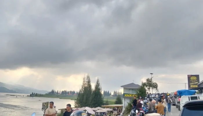 Kawasan Danau Kembar Solok Padat Wisatawan Selama Libur Lebaran