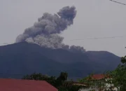 Gunung Marapi Erupsi, Kolom Abu hingga 1.500 Meter 11 20260301 151621 copy 800x600