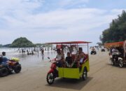Wisata Pantai Air Manis Padang Dipadati Pengunjung Saat Libur Lebaran 1447 H 12 IMG 20260325 WA0000