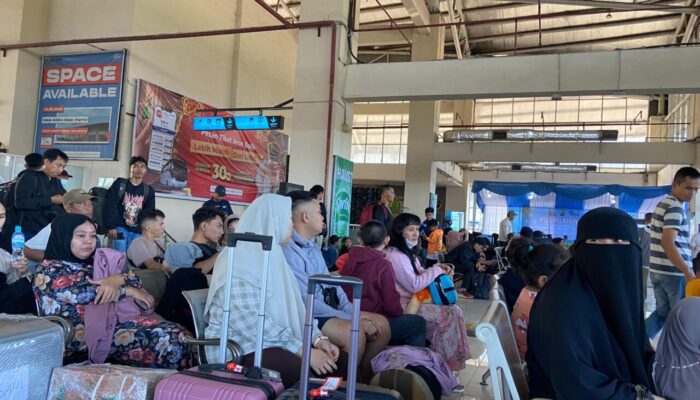 Ribuan Pemudik Mulai Padati Terminal Pulo Gebang