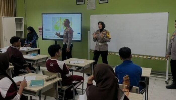 Gandeng Polda Sumbar, SRMP 4 Padang Perkuat Disiplin