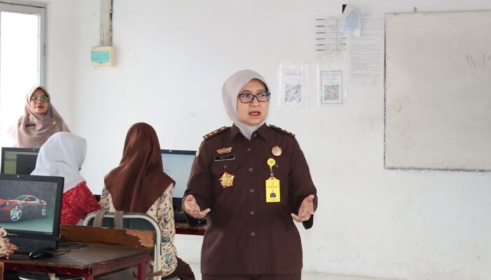 Kejati Sumbar Lanjutkan Program “Jaksa Mengajar” di SMK Negeri 3 Padang