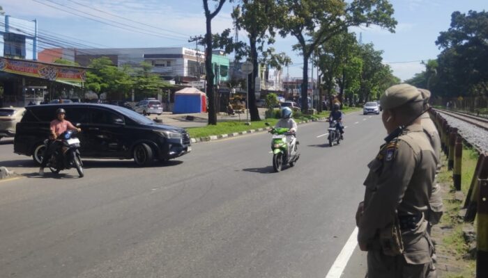 Satpol PP Padang Amankan “Pak Ogah” di Kawasan Simpang UNP