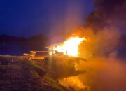 Polres Sijunjung Tertibkan Tambang Emas Ilegal di Batang Kuantan, Dua Ponton Dibakar 10 IMG 20260526 WA0008