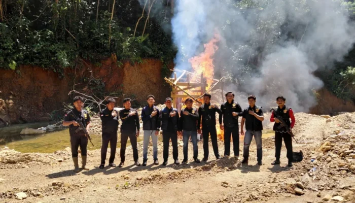 Gerebek Tambang Emas Ilegal di Solok Selatan, Polisi Bakar Pondok dan Alat Saring