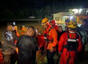 Banjir Melanda Nagari Saruaso Tanah Datar, Tim SAR Gabungan Evakuasi 5 Warga Terjebak 13 a5269e07 3f47 4190 87fe 6f9c311633b0