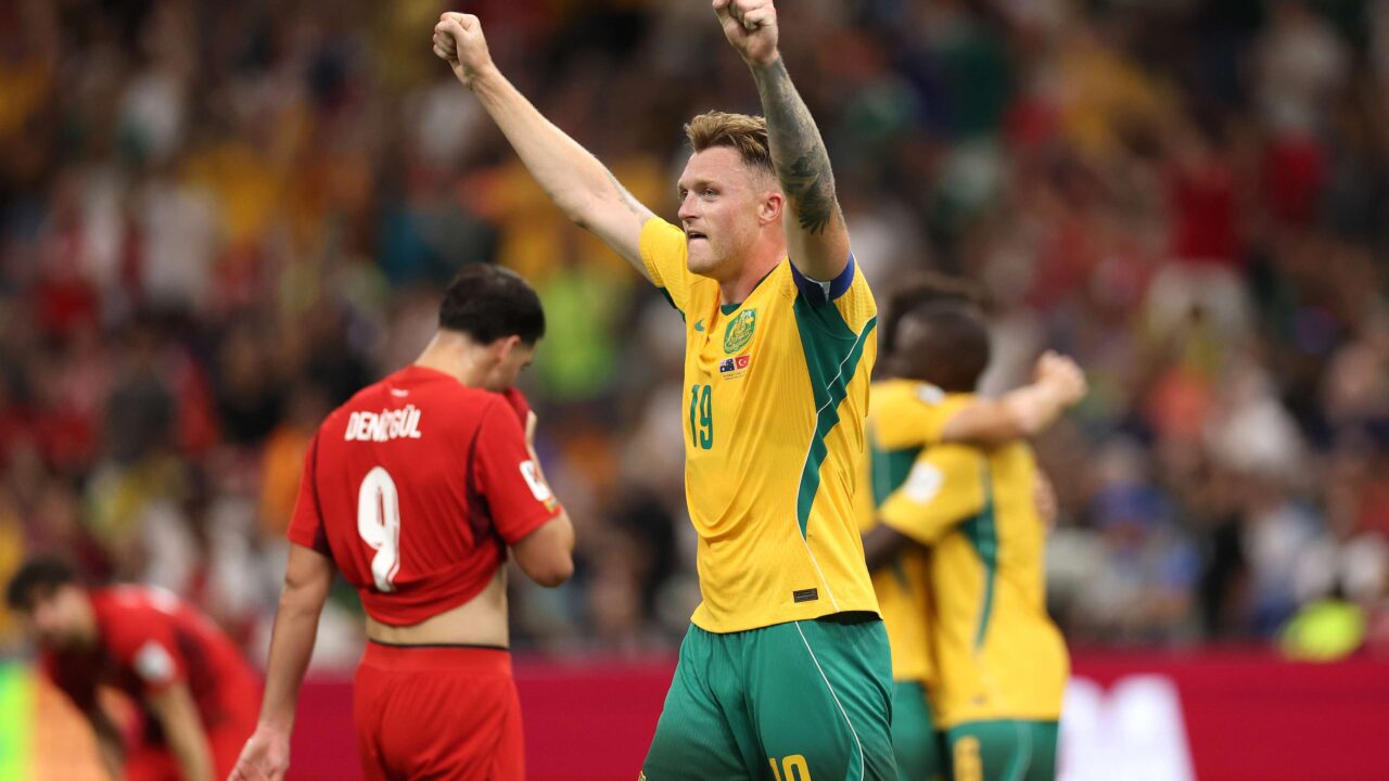 Timnas Australia mencatat kemenangan penting pada laga Grup D Piala Dunia 2026 setelah menundukkan Turki dengan skor 2-0.