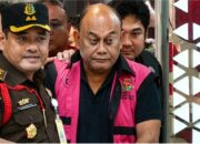 Kenakan Rompi Tahanan, Eks Kepala BGN Dadan Hindayana Tinggalkan Gedung Kejagung 14 Mantan Kepala Badan Gizi Nasional (BGN), Dadan Hindayana