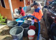 BPBD dan Damkar Padang Salurkan 20 Juta Liter Air Bersih untuk Korban Banjir Bandang