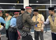 Jemaah Haji Kloter 06 Debarkasi Padang Tiba di Tanah Air, Dua Orang Tertunda karena Sakit 15 IMG 3176