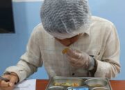 SPPG Pauh Duo dan Bhayangkari Salurkan 2.232 Paket Makanan Bergizi di Solok Selatan 14 IMG 3707