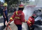 Mobil Honda Freed Terbakar di Depan McD Ahmad Yani Padang 16 33fecdcc cb3a 41e0 86be bb0dada867e1
