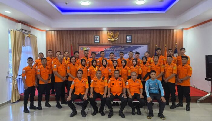 Tingkatkan Kesiapsiagaan, Kantor SAR Padang Gelar Latihan SAR di Perairan Pantai Carolina Kota Padang