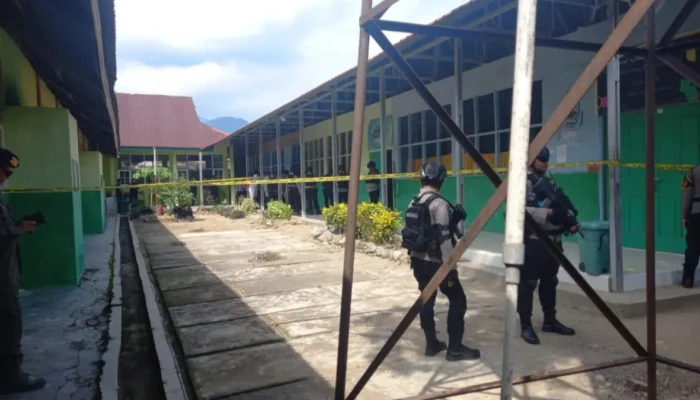 Densus 88 Amankan Pelajar Terkait Ledakan Bom Rakitan di MAN 3 Padang